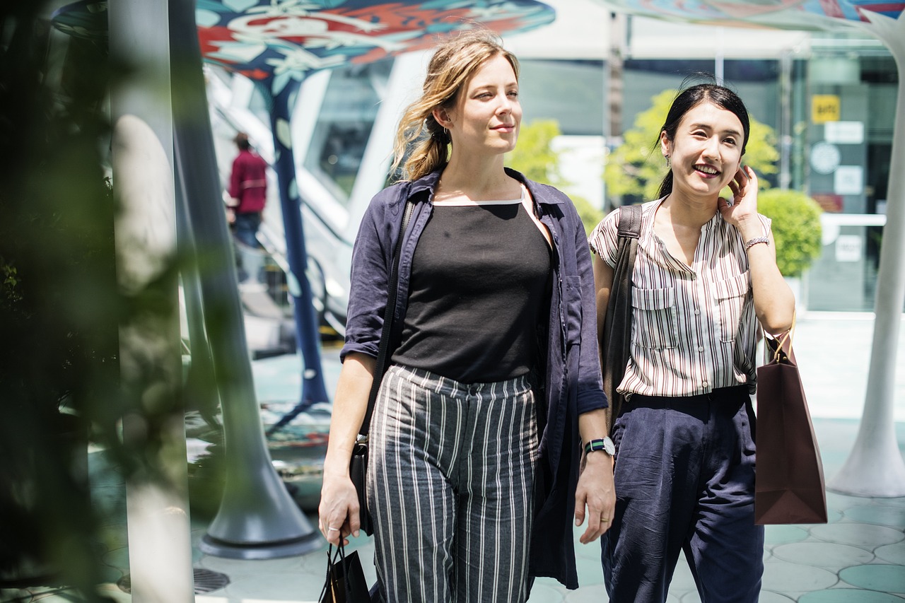 初秋時尚潮流指南,最新初秋款穿搭指南與時尚趨勢解析