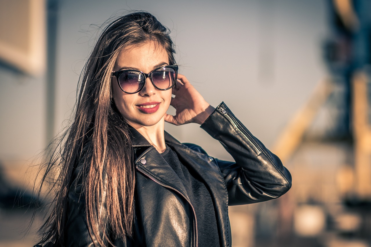 時尚魅力展現,最新流行外套潮流解析