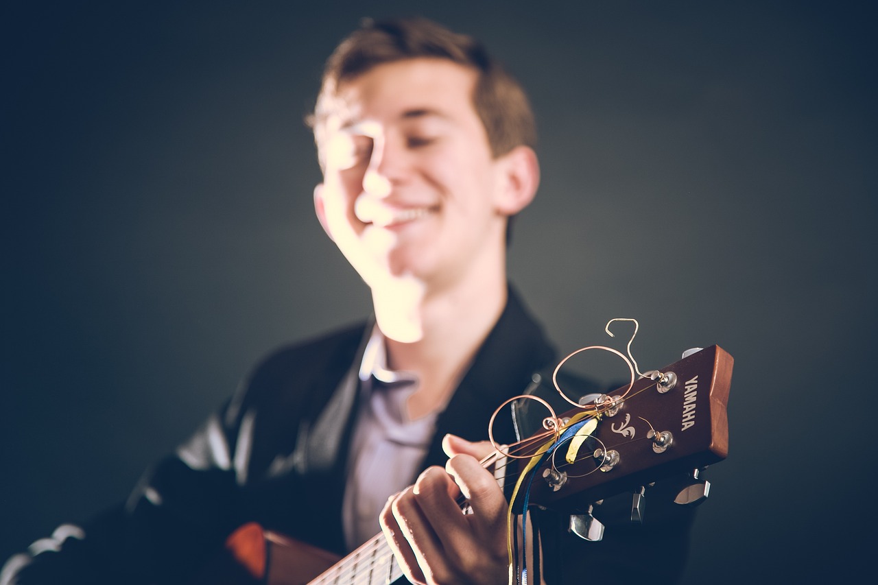 最新吉他男,音樂(lè)與青春的完美交融