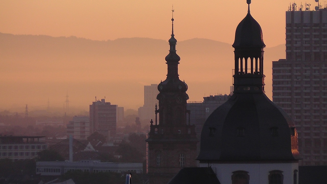 桑自國的最新發展動態與成就概覽