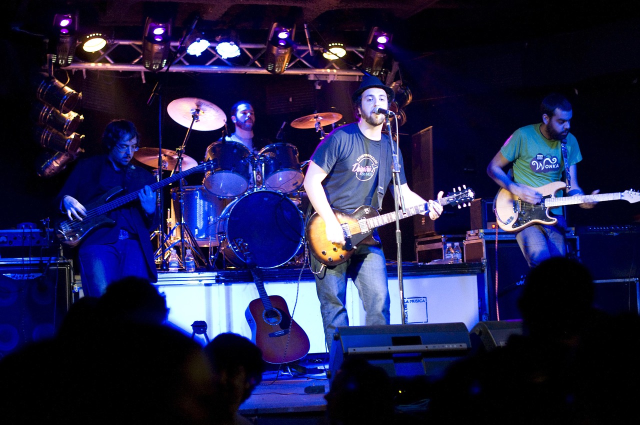 最新熒光棒，魅力展現(xiàn)、應(yīng)用廣泛及未來趨勢展望