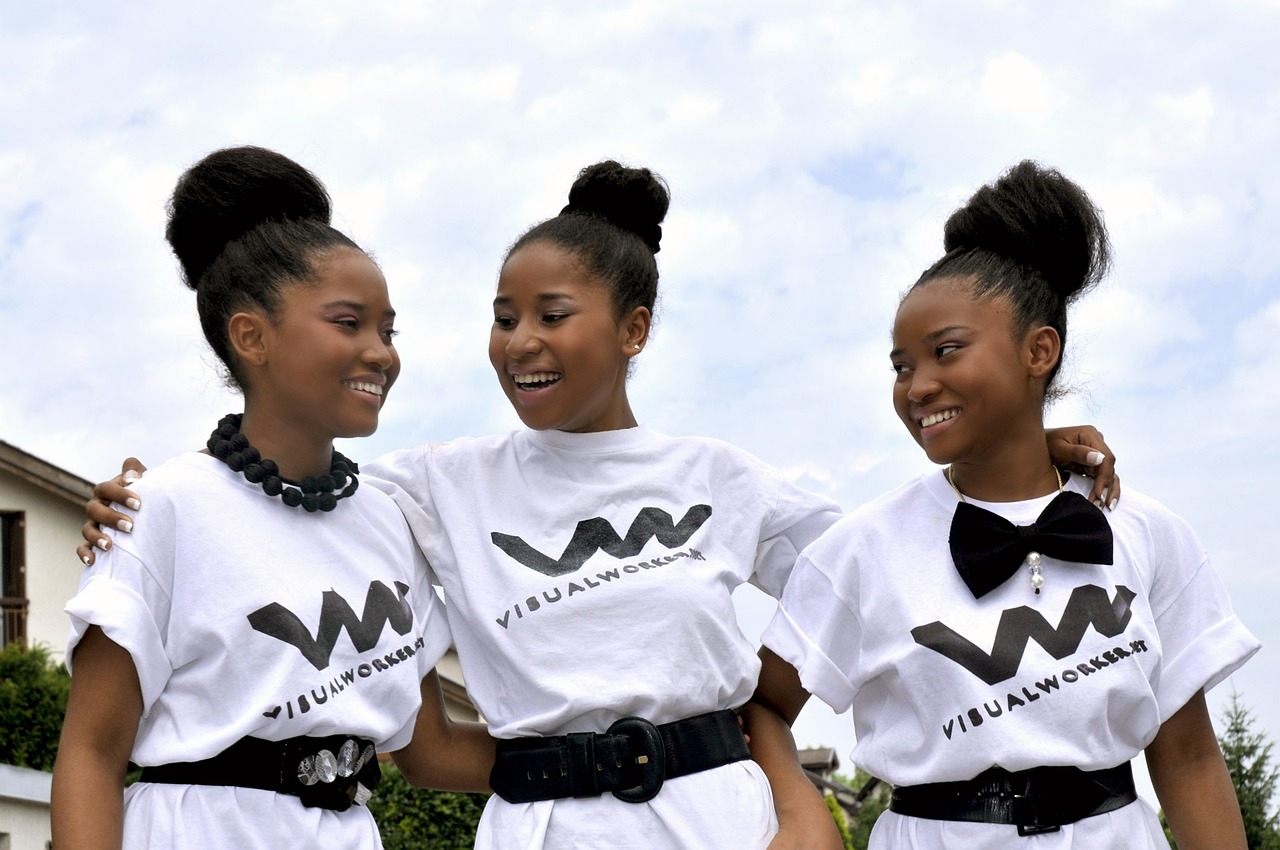 時尚短T恤,潮流新寵,展現個性風采