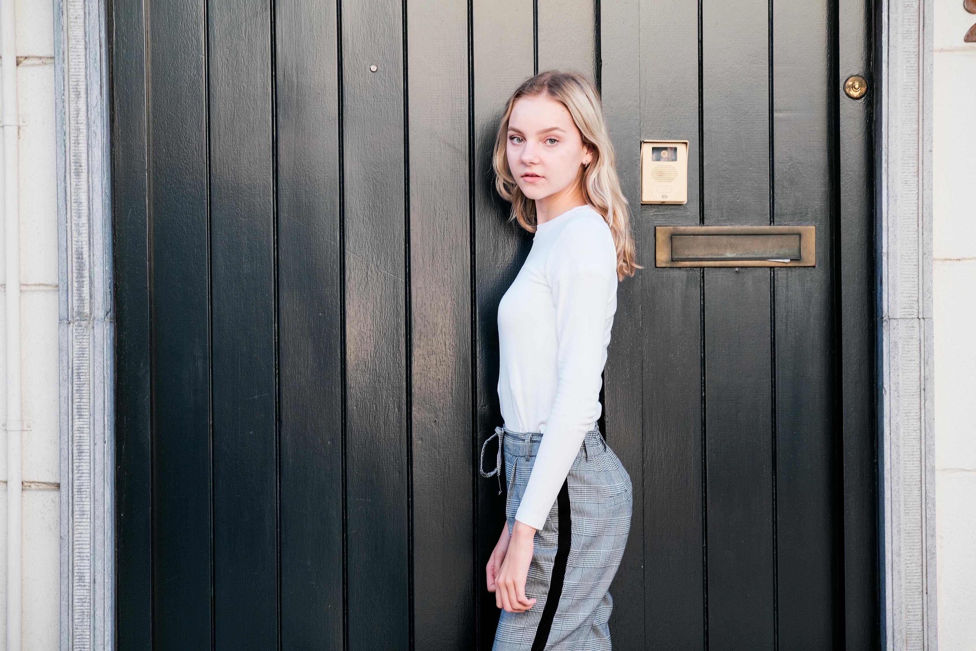 美娜獨特魅力瞬間展現的最新照片曝光