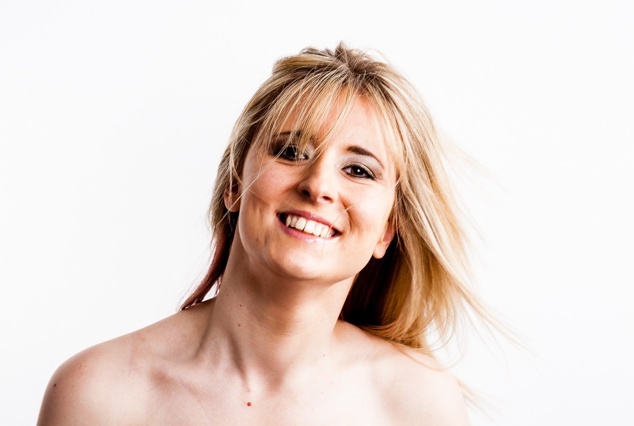 最新眼線筆趨勢(shì)，展現(xiàn)魅力與時(shí)尚風(fēng)采