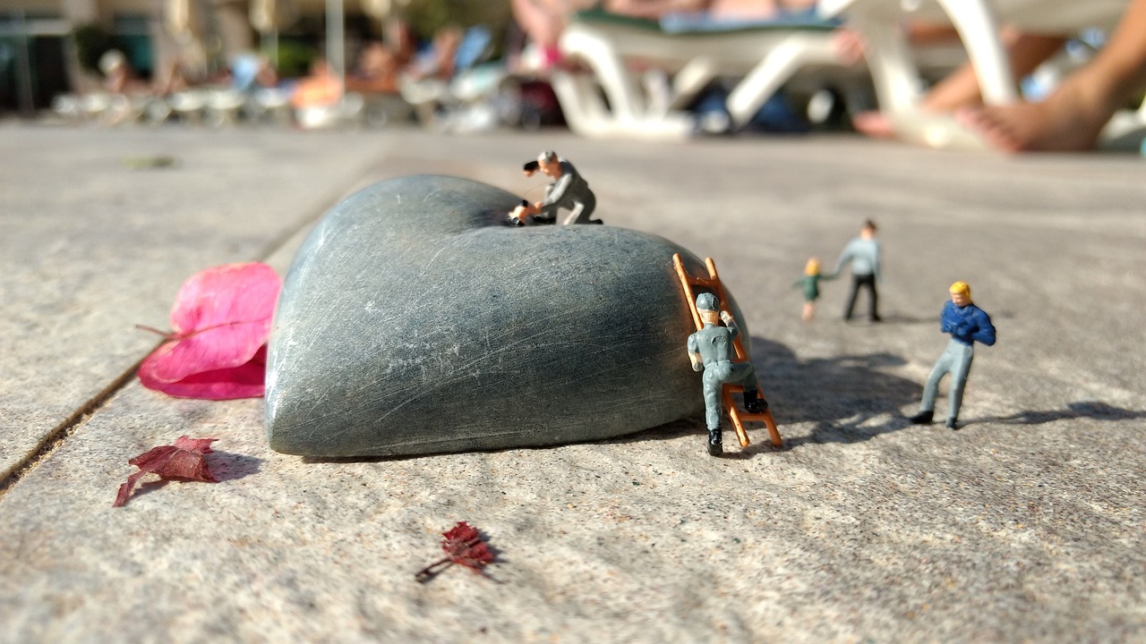 情感世界的微妙變化，探索情人間最新動態