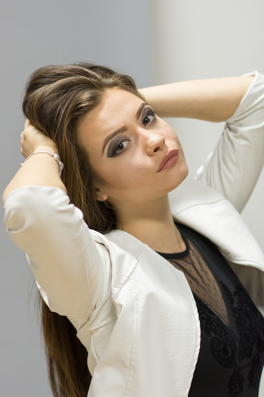 詹娜最新泳衣，時尚與功能的完美融合