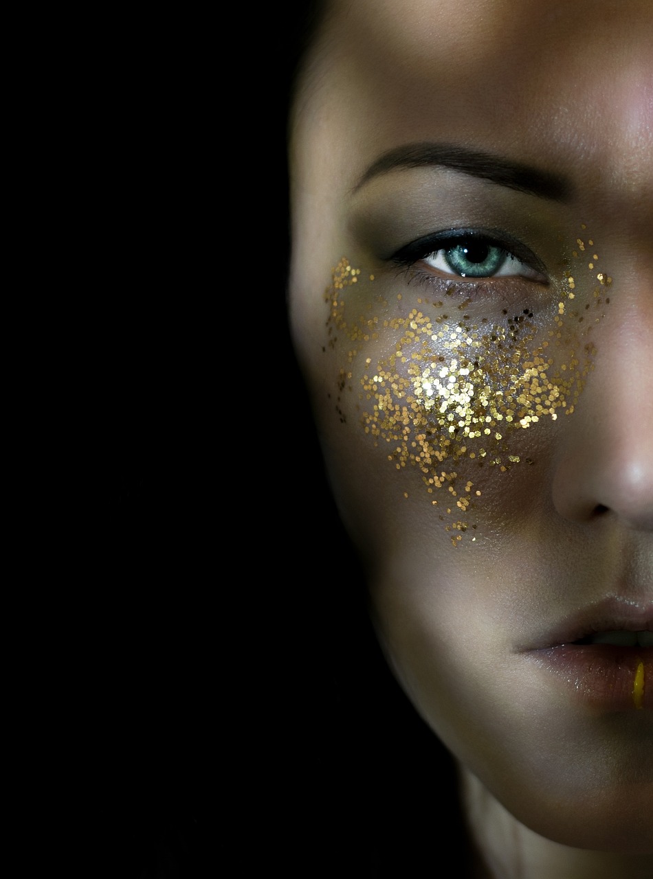 時尚潮流下的神秘魅力解讀，女人最新痣圖解析