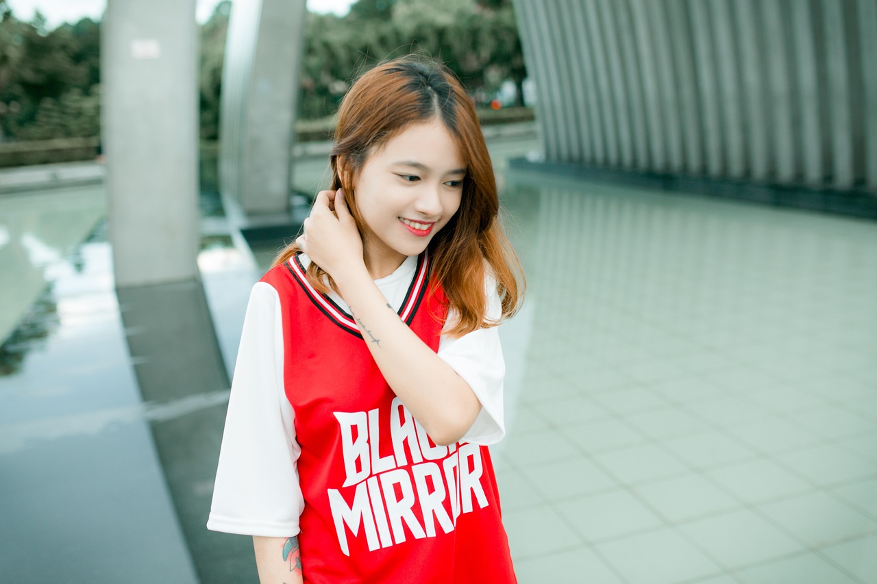 陳卓璇最新風(fēng)采展現(xiàn)，令人矚目的魅力瞬間