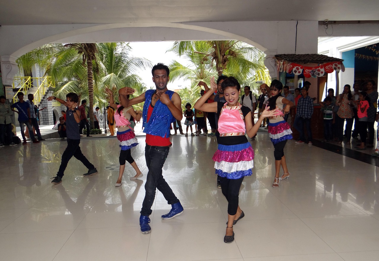 粵語片最新動態(tài),繁榮與創(chuàng)新共舞的時代,影視熱潮席卷粵語圈