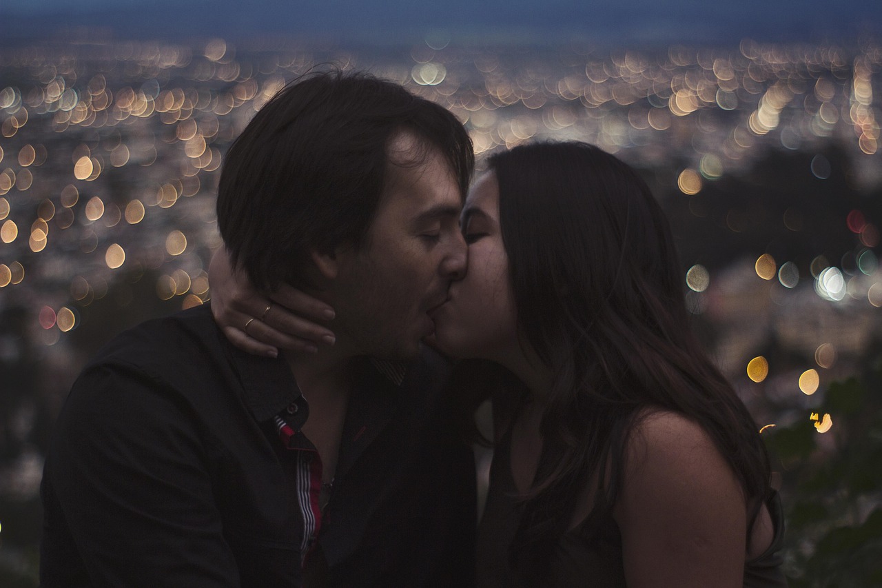 最新床吻視頻，揭秘情感連結(jié)的私密瞬間