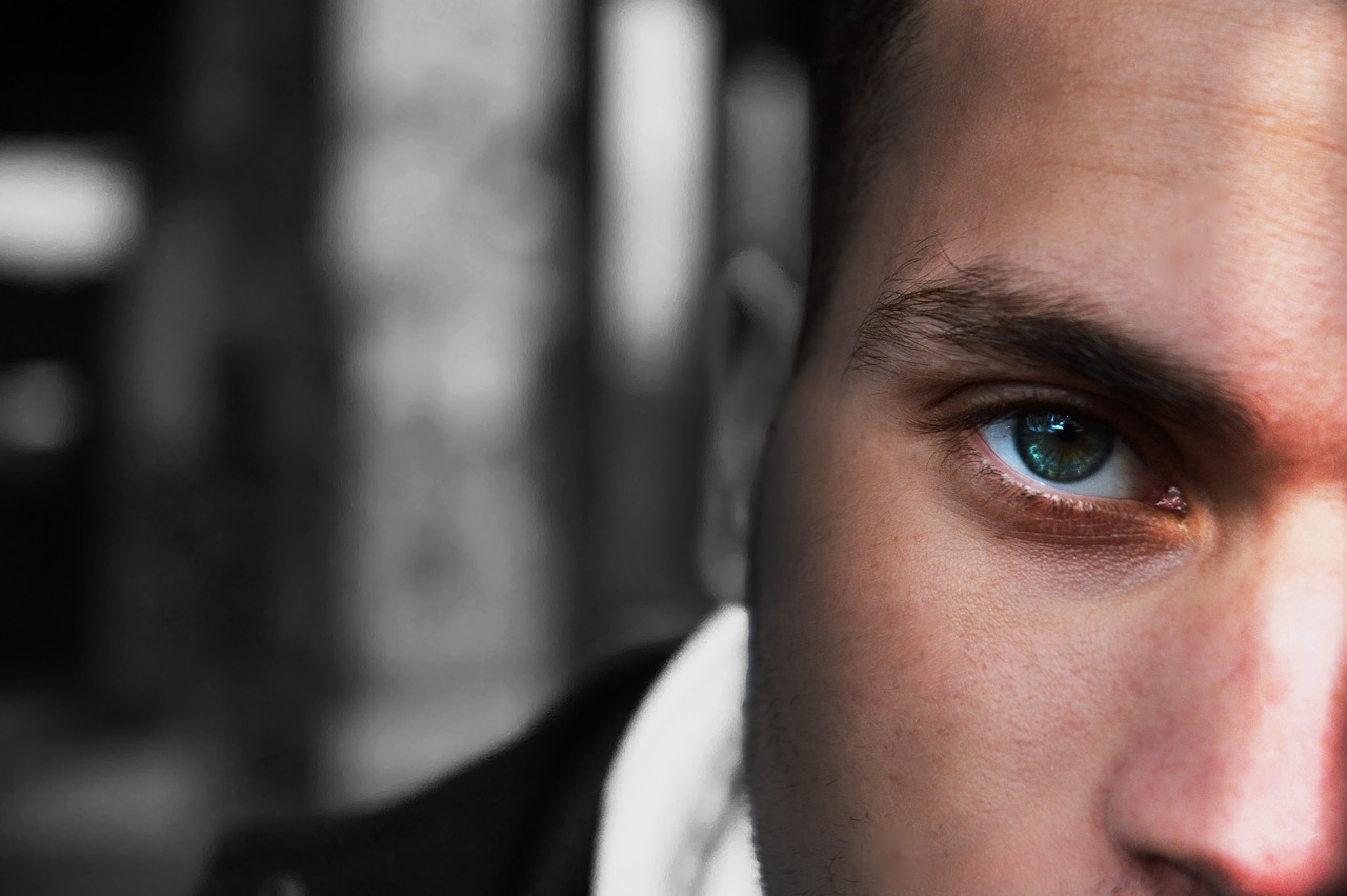 時(shí)光流轉(zhuǎn)，風(fēng)采依舊——演員謝園最新照片曝光