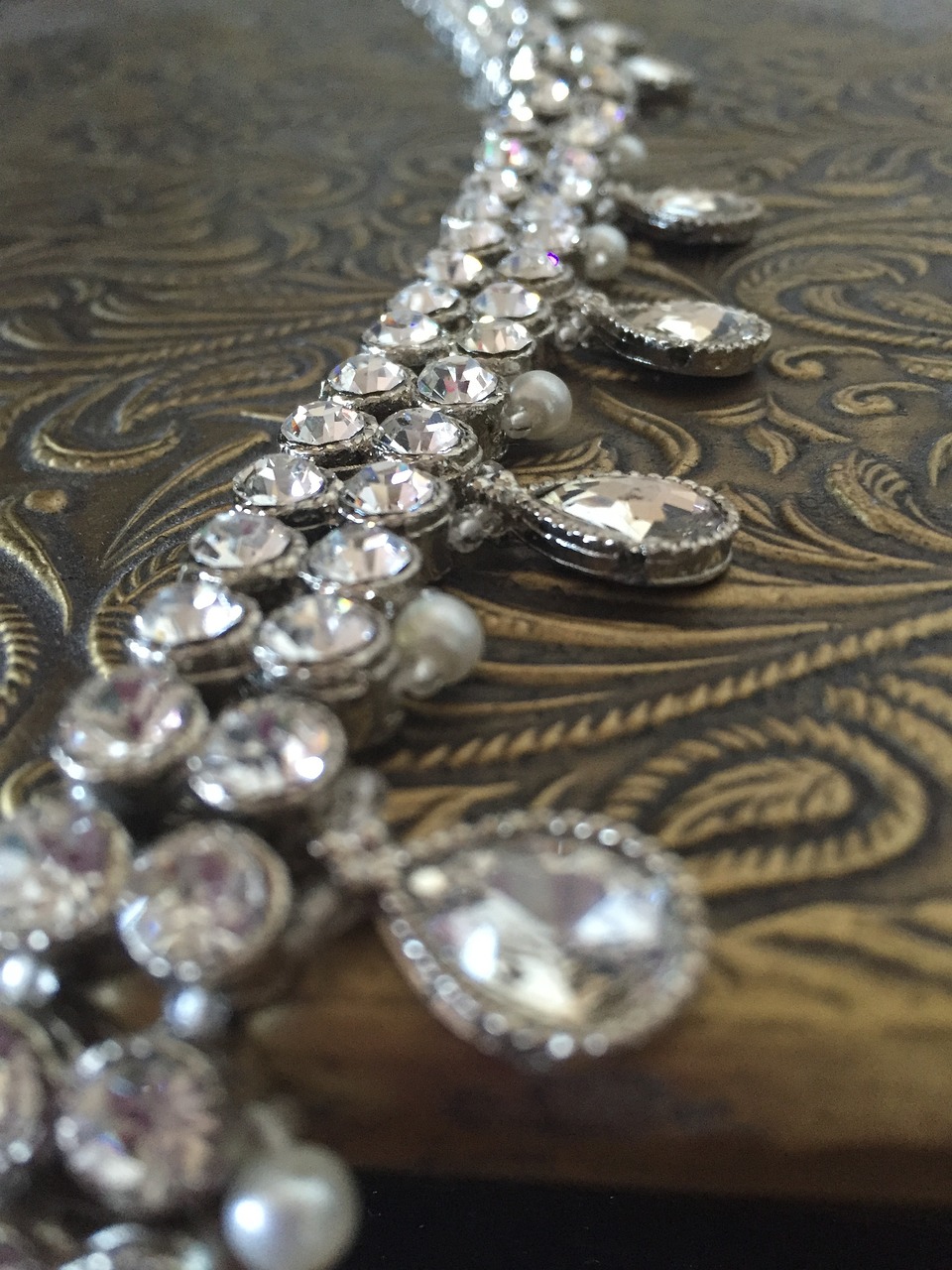 時尚魅力完美詮釋,最新款項鏈風采展示