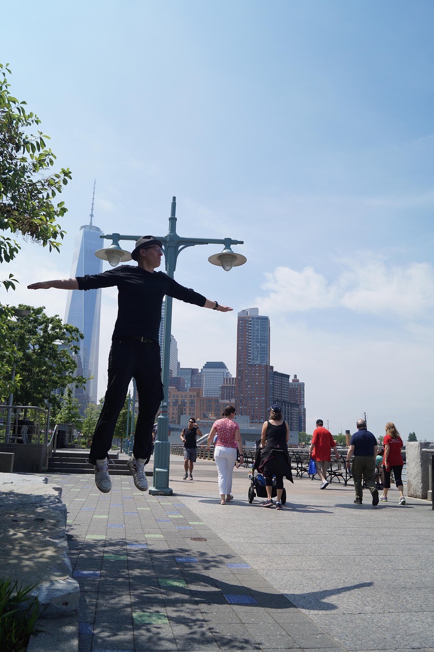 美國警察在最新疫情中的角色與挑戰分析