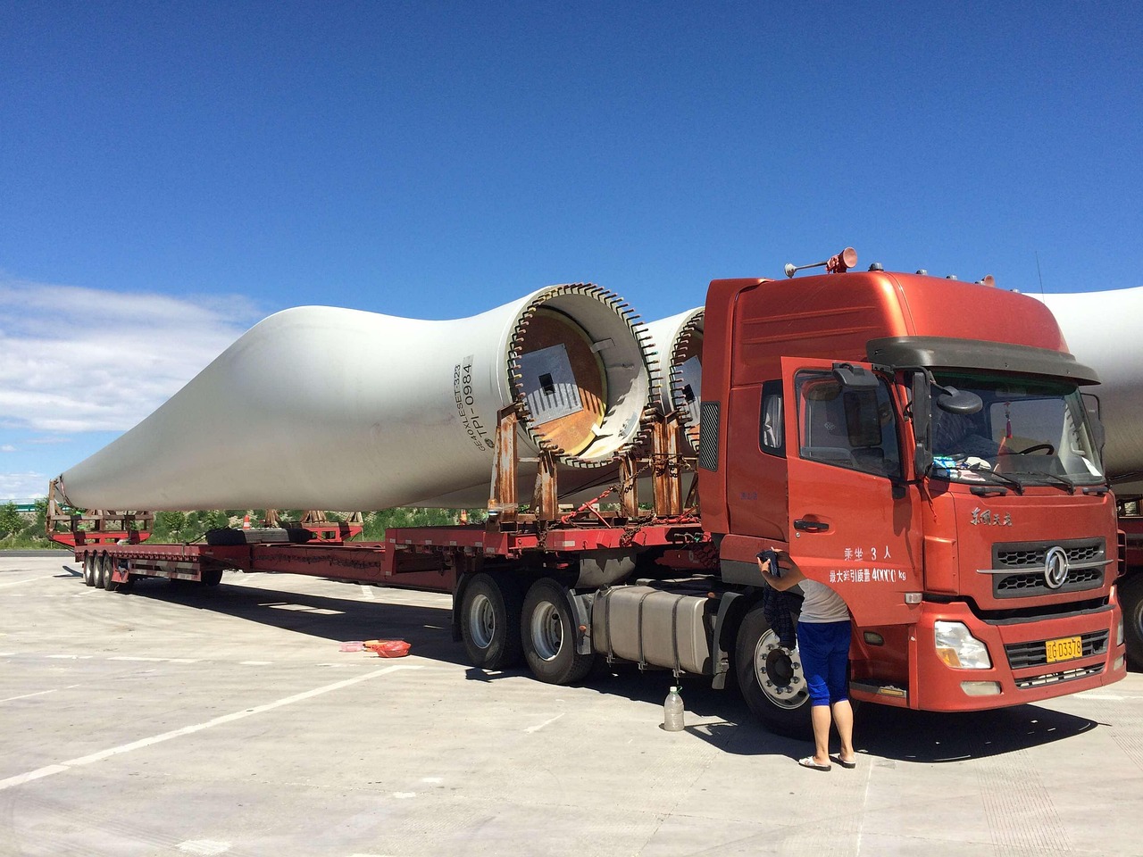 貨車側翻最新情況及分析概述