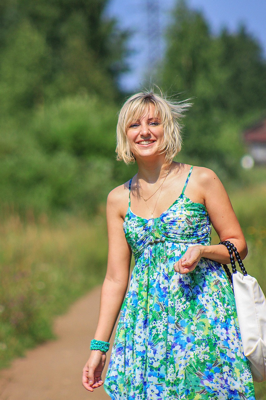 夏日新款連衣裙,時尚與優雅的完美融合,打造夏日女神必備之選