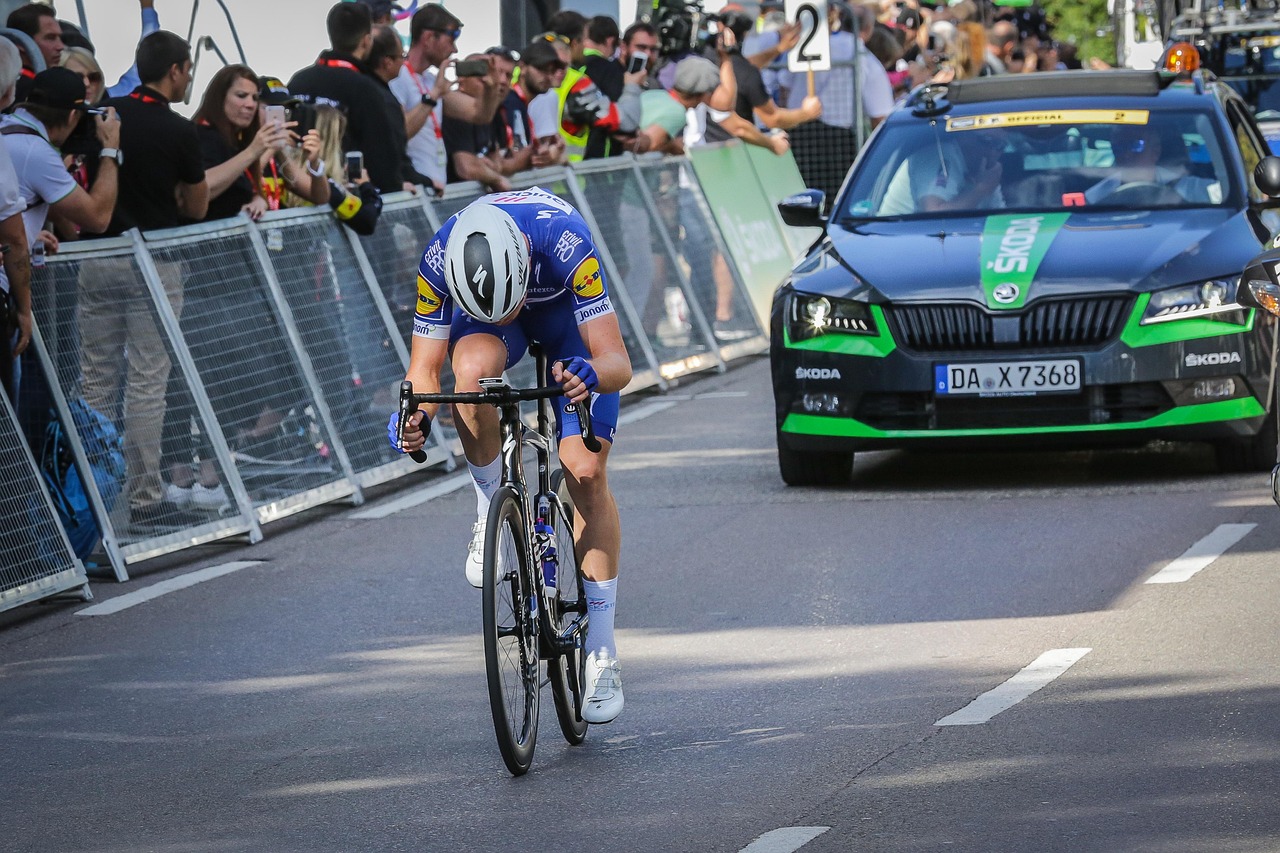 中國電競比賽的崛起與榮耀奪冠之路