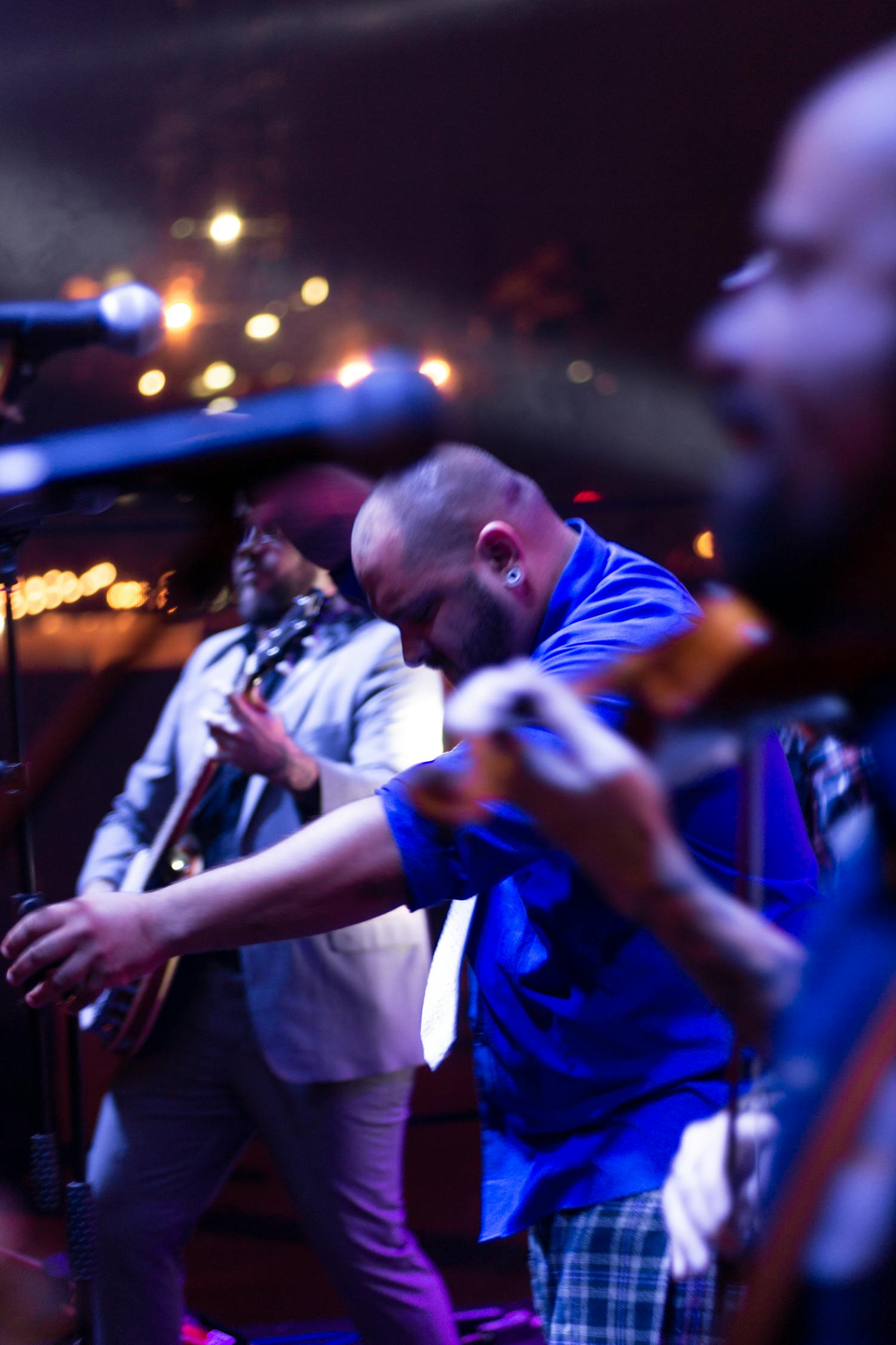 香港璀璨歌壇之星，音樂之光下的男明星風采