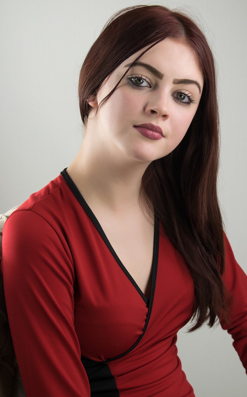 扎劉海新潮流,引領時尚風潮的發飾藝術之美