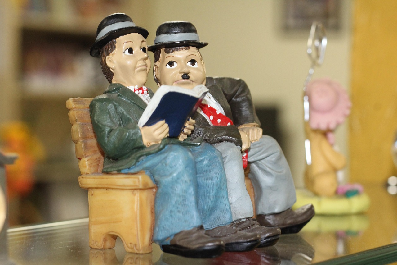 老演員幽默魅力，歲月沉淀下的搞笑風采