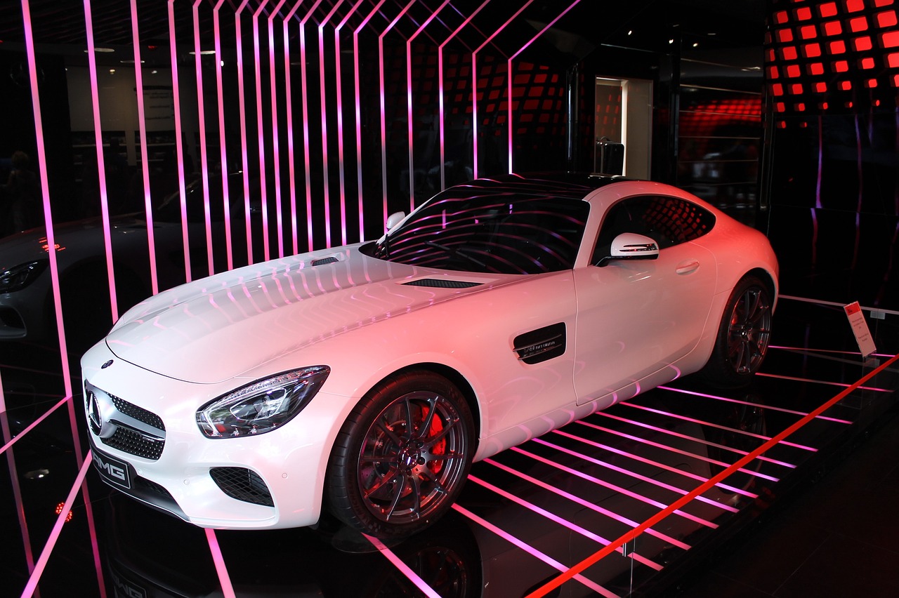 特斯拉新款車型發布,顛覆想象的未來駕駛體驗(四月版)