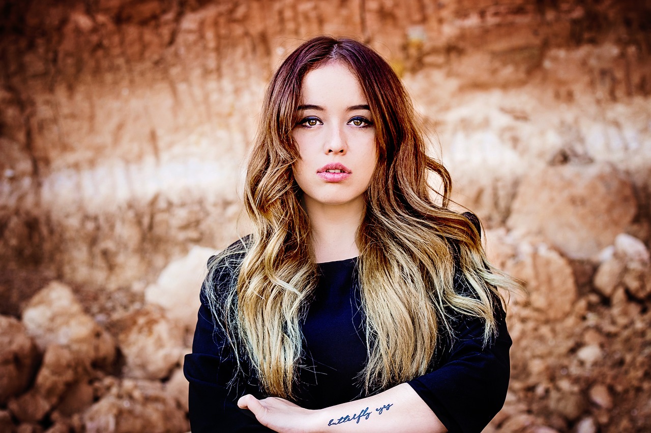 揭秘四月娛樂圈背后的故事，女明星遭遇蹂躪事件曝光