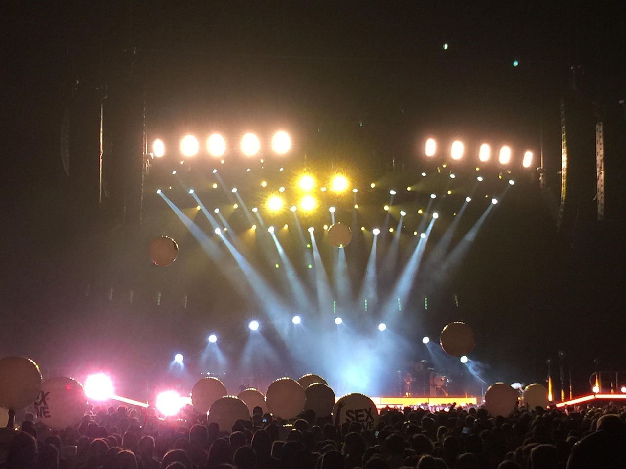 4月青娛樂最新視頻引領潮流風采,展現多彩娛樂世界