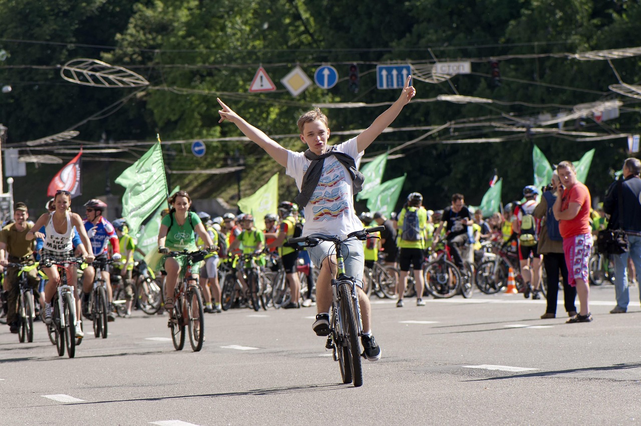 四月廣場(chǎng)舞,舞動(dòng)春天的活力與喜悅,歡快喜慶的春日舞蹈盛宴