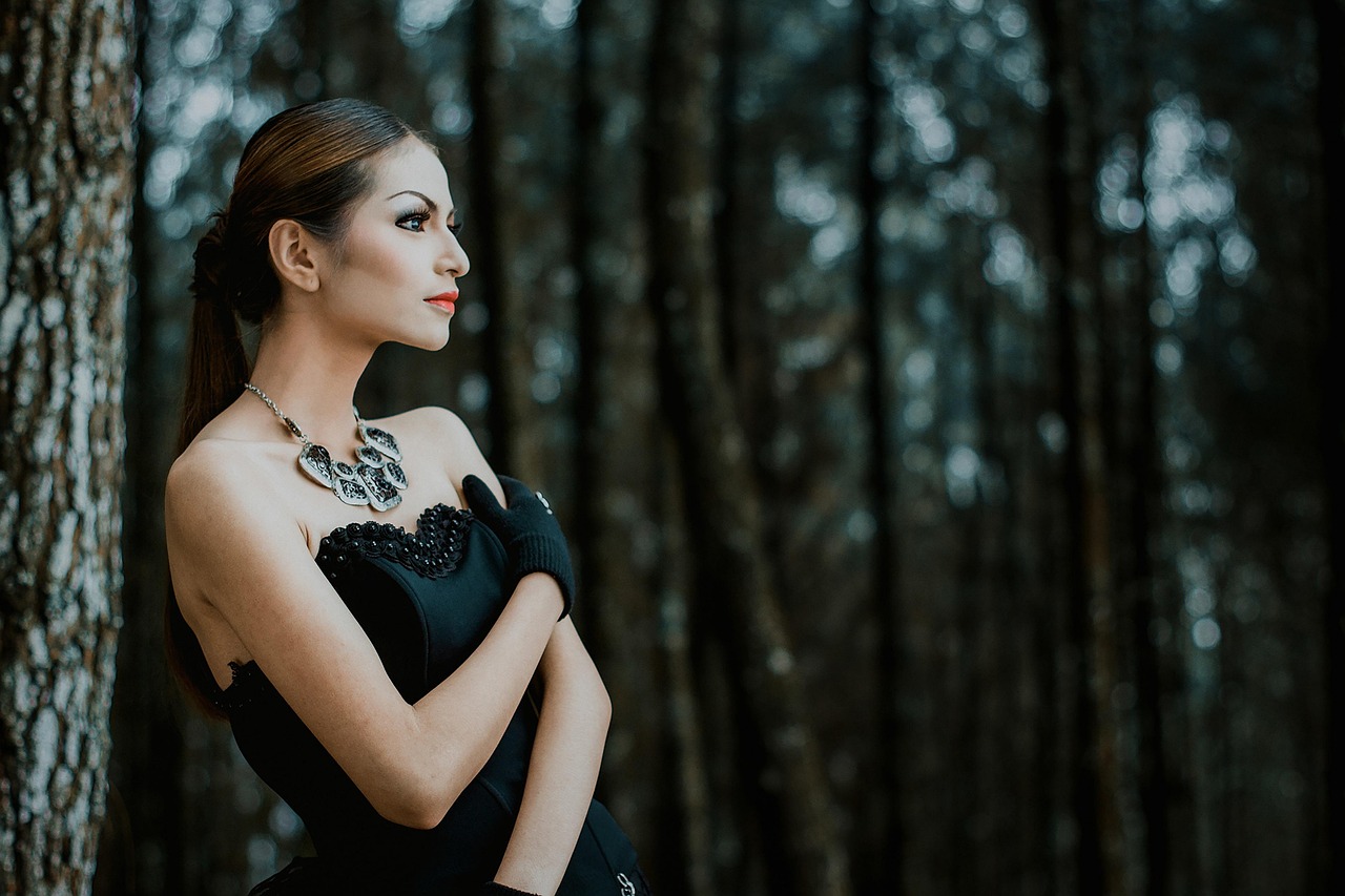 五月風華照人間,楊冪最新機場照展現時尚魅力