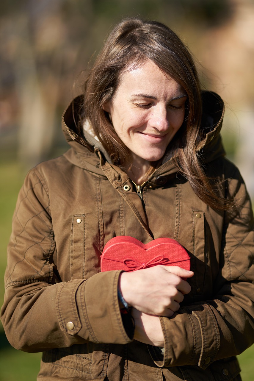 五月風華，閃耀娛樂圈的姓何男演員
