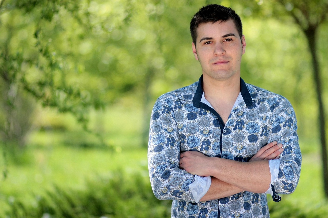 五月香港離世的璀璨之星,老演員的生命頌歌