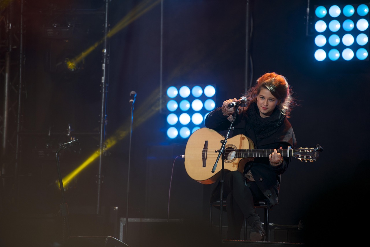 五月歌壇璀璨夜,如何選擇適合參加唱歌比賽的曲目,五月選曲指南