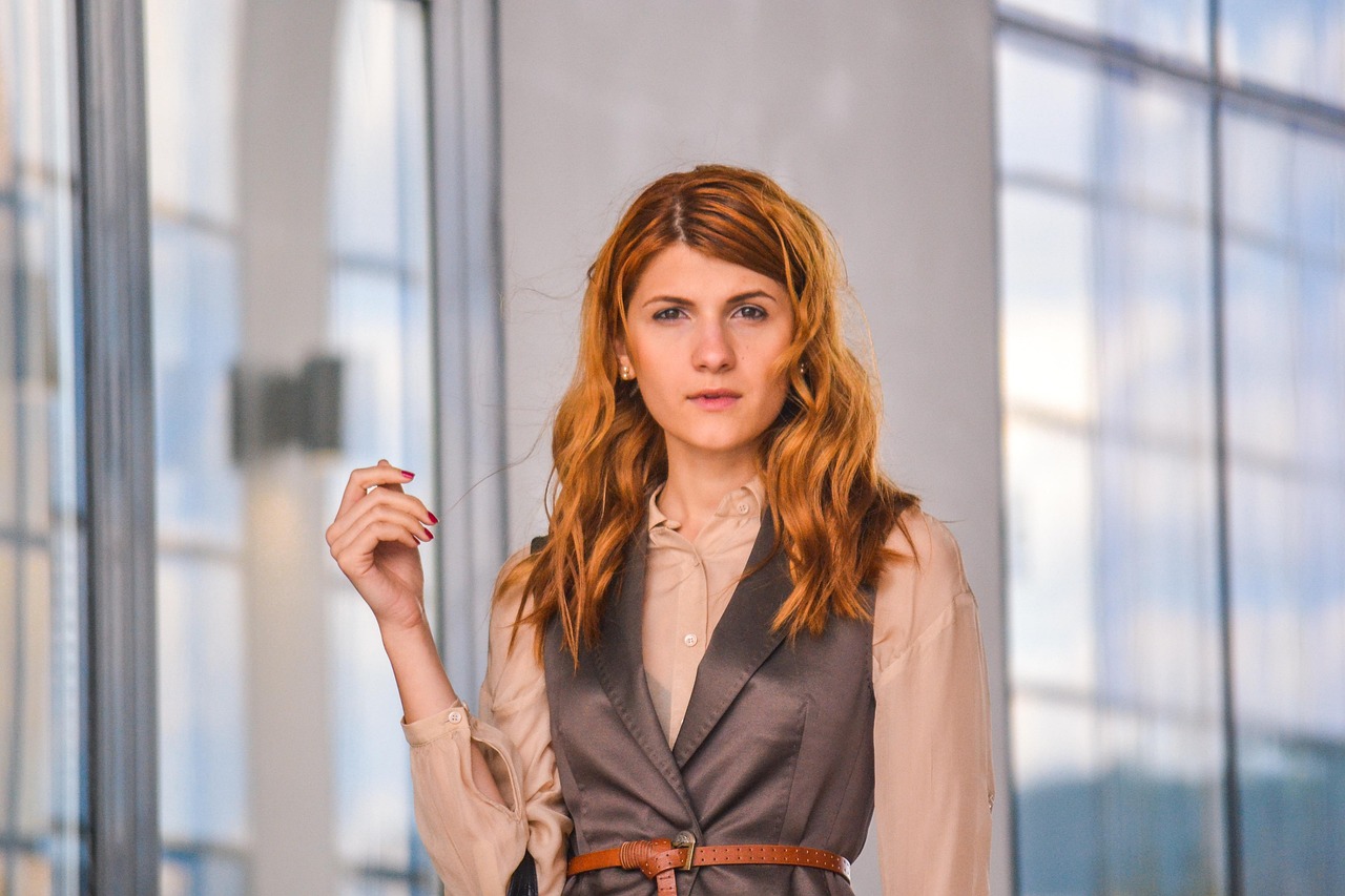 五月辦公室潛規(guī)則,銀幕下的解讀與觀察